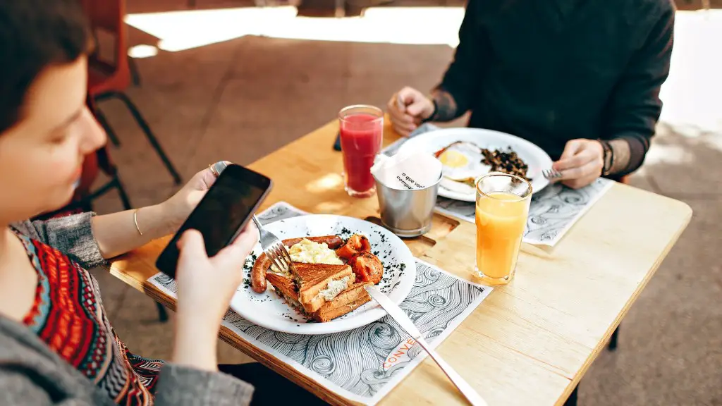 How much does a manager make at a coffee shop?